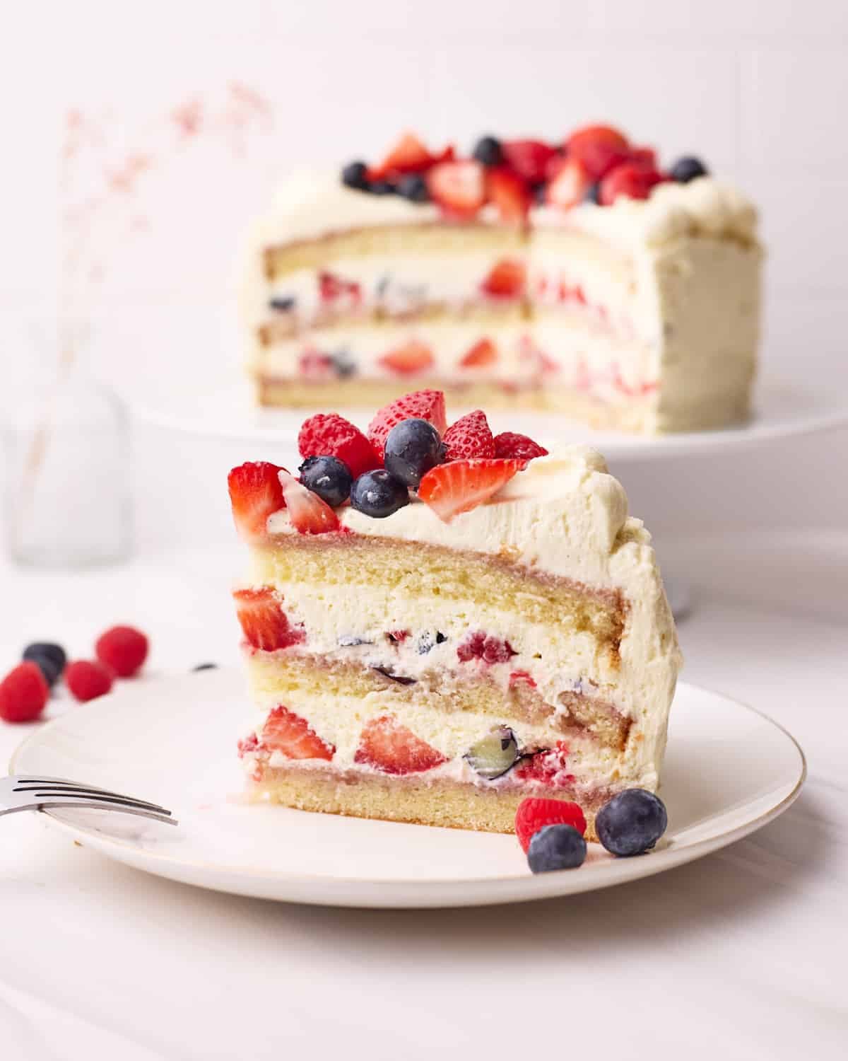 Fresh Berry Chantilly Cake